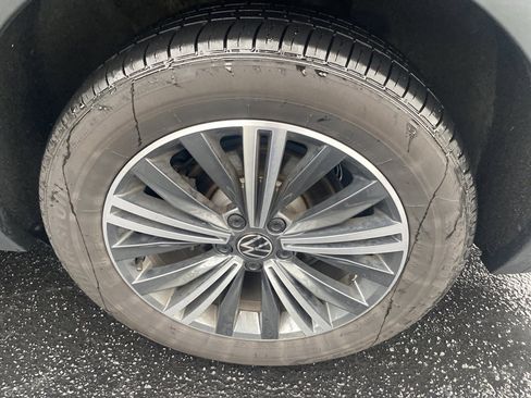 Used 2024 Volkswagen Tiguan Wolfsburg Edition image 28