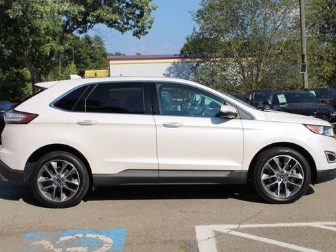 Used 2018 Ford Edge Titanium w/ Equipment Group 301A FWD image 5