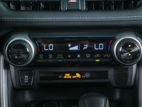 Used 2025 Toyota RAV4 XLE AWD/4WD image 20