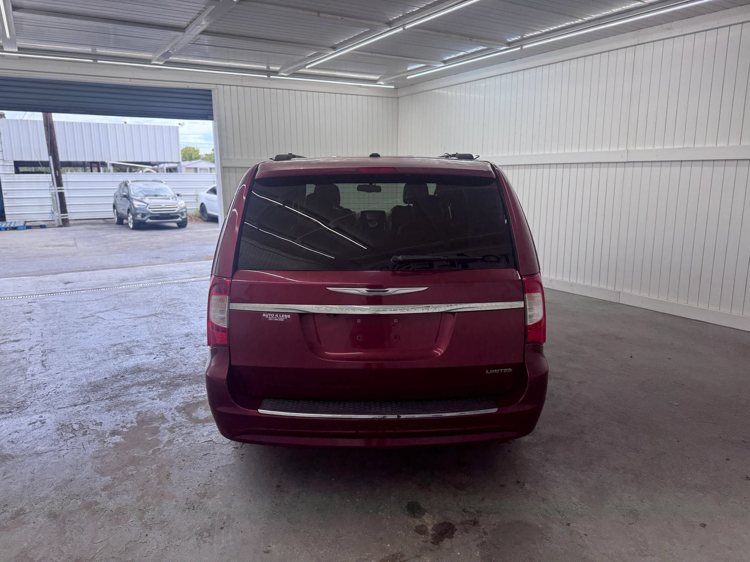 Used 2012 Chrysler Town & Country Limited FWD image 6
