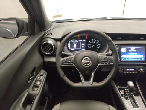 Used 2023 Nissan Kicks SR w/ SR Premium Package FWD image 22