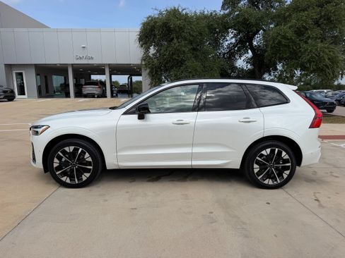Certified 2026 Volvo XC60 B5 Plus AWD/4WD image 3