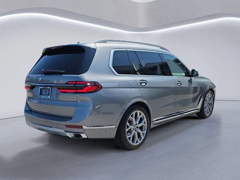 Used 2025 BMW X7 xDrive40i w/ Premium Package AWD/4WD image 4