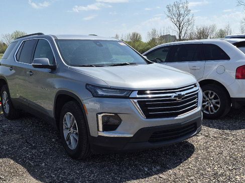 Used 2023 Chevrolet Traverse LT image 2