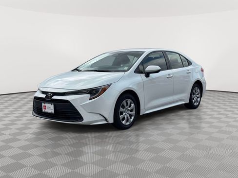 Used 2023 Toyota Corolla LE FWD image 3