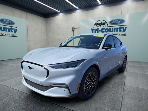 Used 2025 Ford Mustang Mach-E Premium image 3