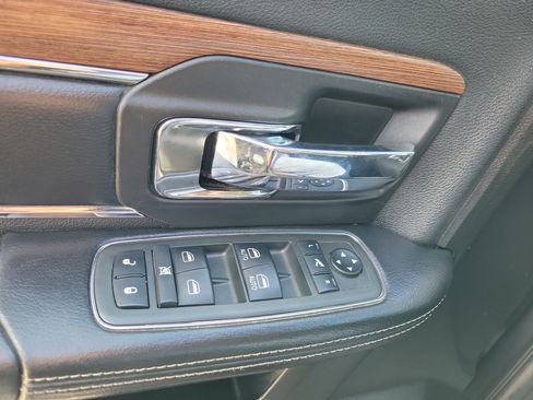 Used 2013 RAM 1500 Laramie w/ Convenience Group AWD/4WD image 18