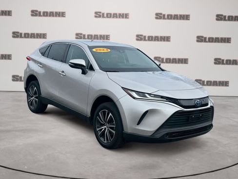 Used 2024 Toyota Venza LE image 7