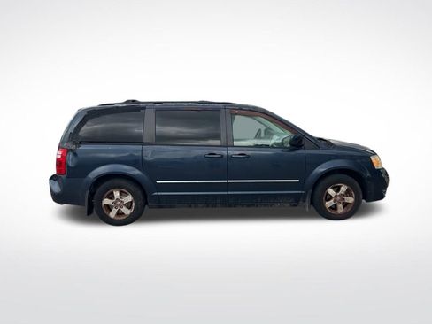 Used 2008 Dodge Grand Caravan SXT w/ Entertainment Group 2 FWD image 4