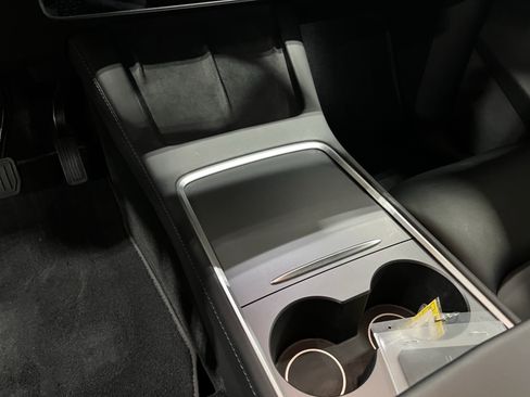 Used 2022 Tesla Model Y Long Range image 22