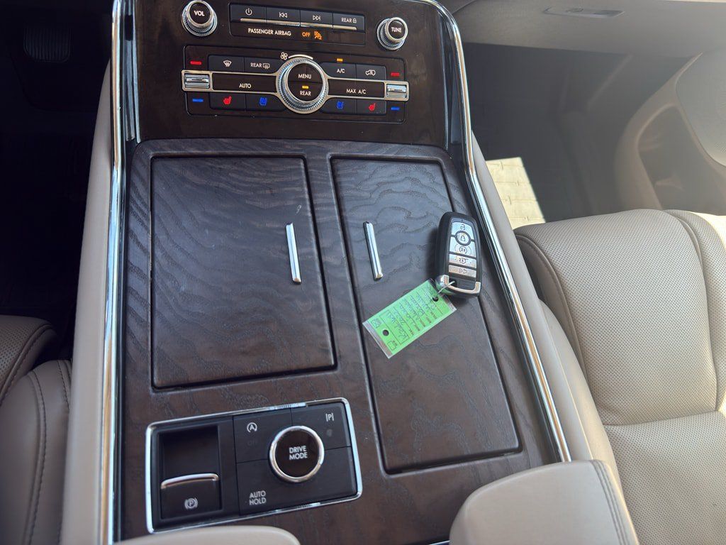 Used 2022 Lincoln Navigator Reserve AWD/4WD image 15
