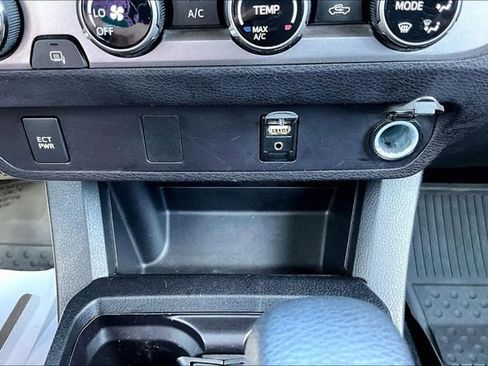 Used 2017 Toyota Tacoma SR5 image 15