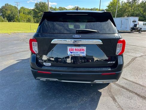 Certified 2022 Ford Explorer XLT w/ Equipment Group 202A image 4