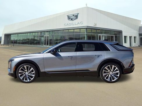 Certified 2025 Cadillac Lyriq Luxury w/ LPO, Floor Liner Package image 3