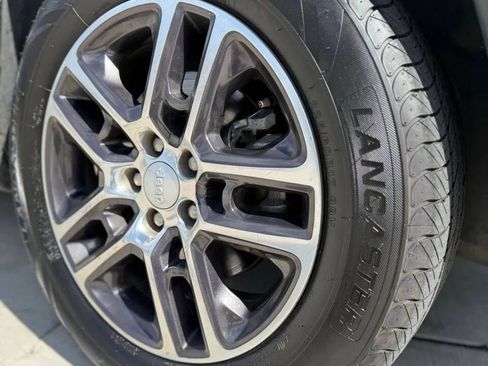 Used 2019 Jeep Compass Latitude FWD image 8
