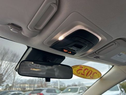 Used 2025 Toyota Corolla LE image 28