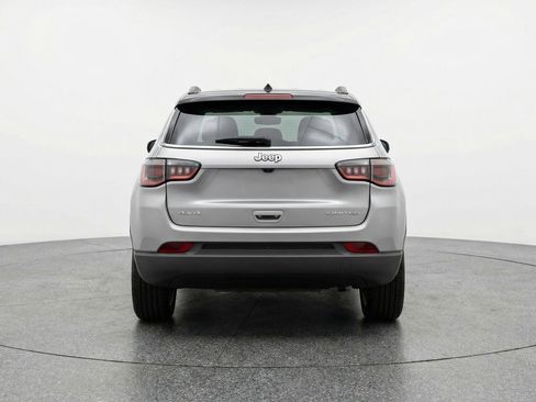 Used 2025 Jeep Compass Limited image 7