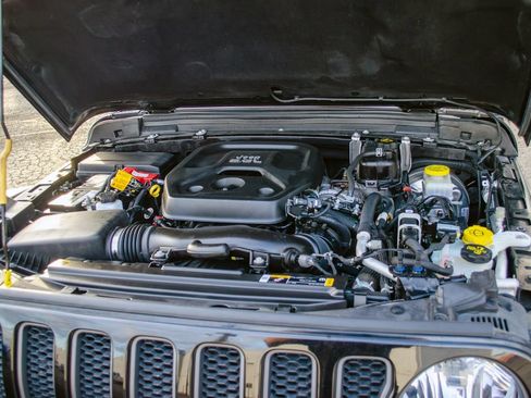 Used 2021 Jeep Wrangler Unlimited Rubicon AWD/4WD image 9