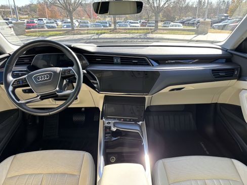 Used 2021 Audi e-tron Premium Plus image 23