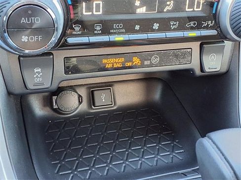Used 2022 Toyota RAV4 XLE image 21
