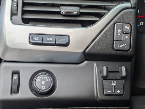 Used 2018 Chevrolet Tahoe Premier RWD image 30