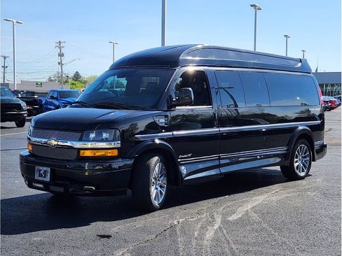Used 2021 Chevrolet Express 3500 LS w/ Chrome Appearance Package RWD image 25