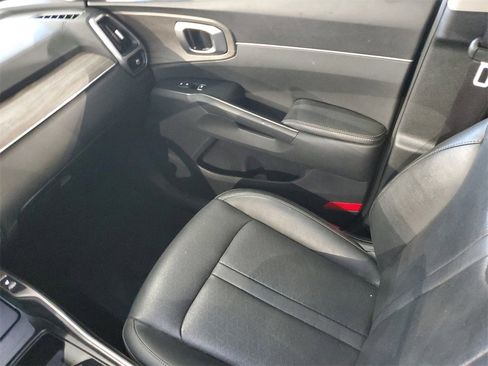 Certified 2022 Kia Sorento EX w/ Panoramic Sunroof Package image 12