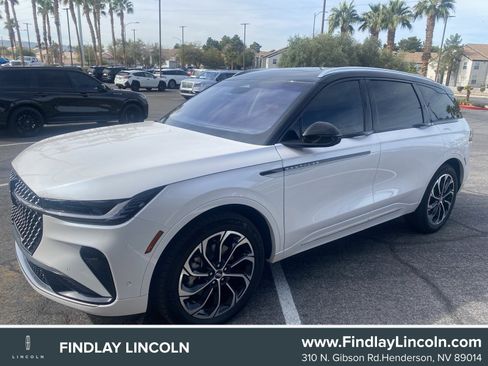 Used 2024 Lincoln Nautilus Reserve w/ Equipment Group 202A image 1