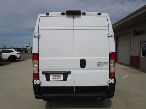 Used 2026 RAM ProMaster 2500 w/ Convenience Group FWD image 7