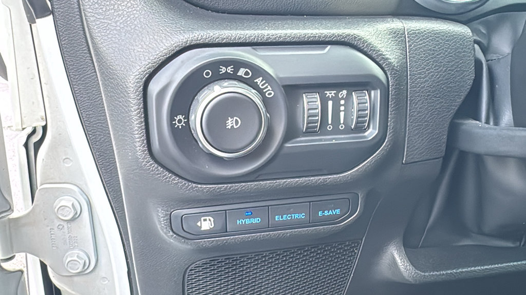 Used 2022 Jeep Wrangler Unlimited Sahara AWD/4WD image 15