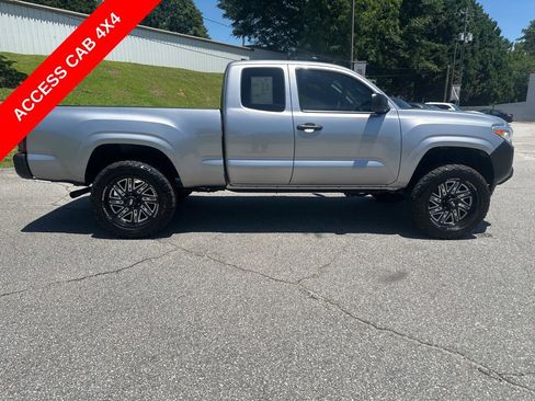 Used 2020 Toyota Tacoma SR AWD/4WD image 8