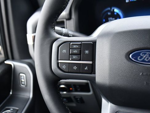 Used 2025 Ford F150 Lightning XLT image 32