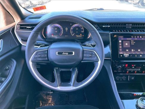 Used 2023 Jeep Grand Cherokee Altitude image 16