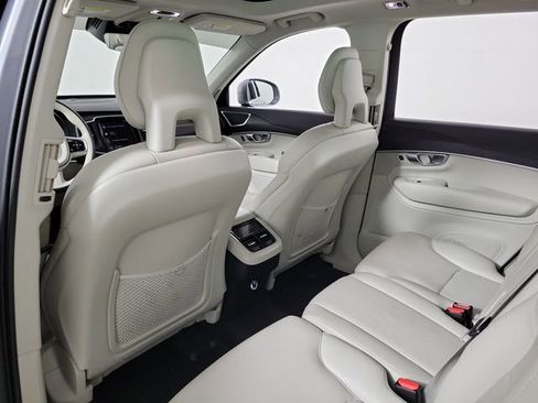Used 2020 Volvo XC90 T5 Momentum AWD/4WD image 11