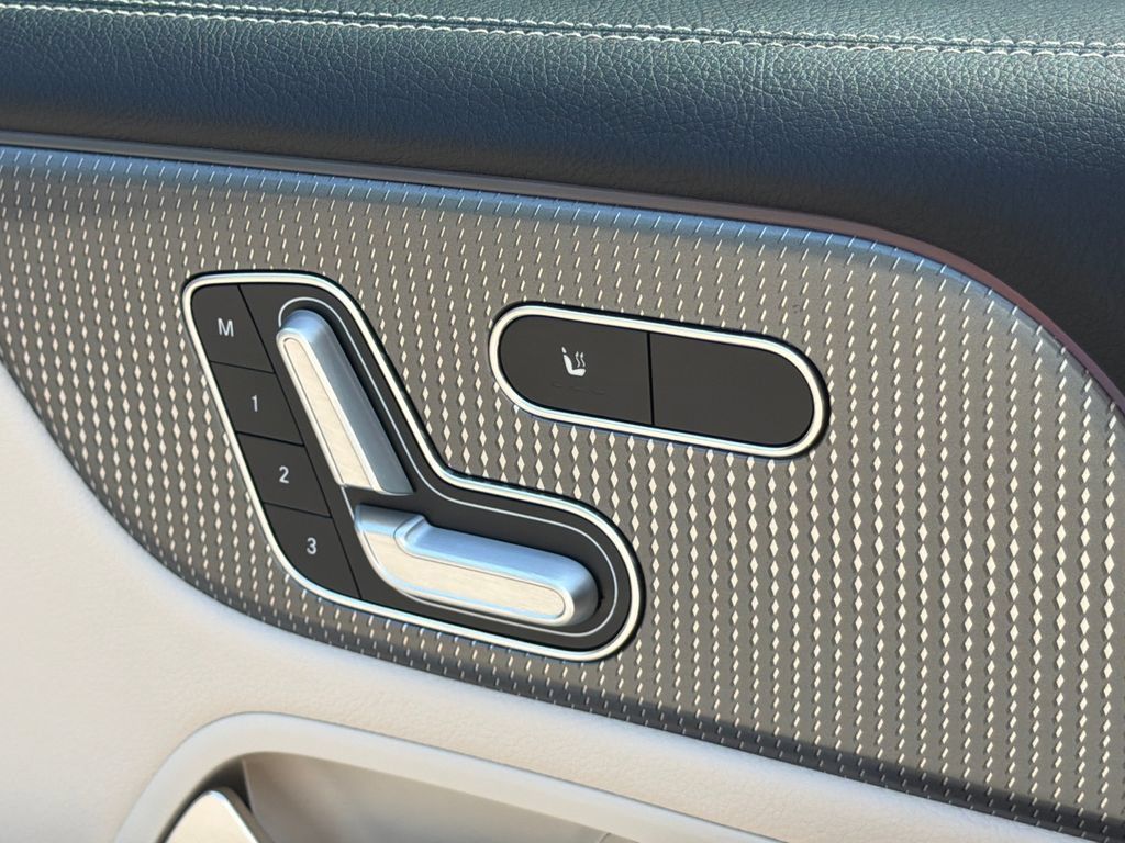 Used 2021 Mercedes-Benz GLB 250 w/ Premium Package image 34