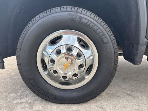 Used 2025 Chevrolet Silverado 3500 LT image 14