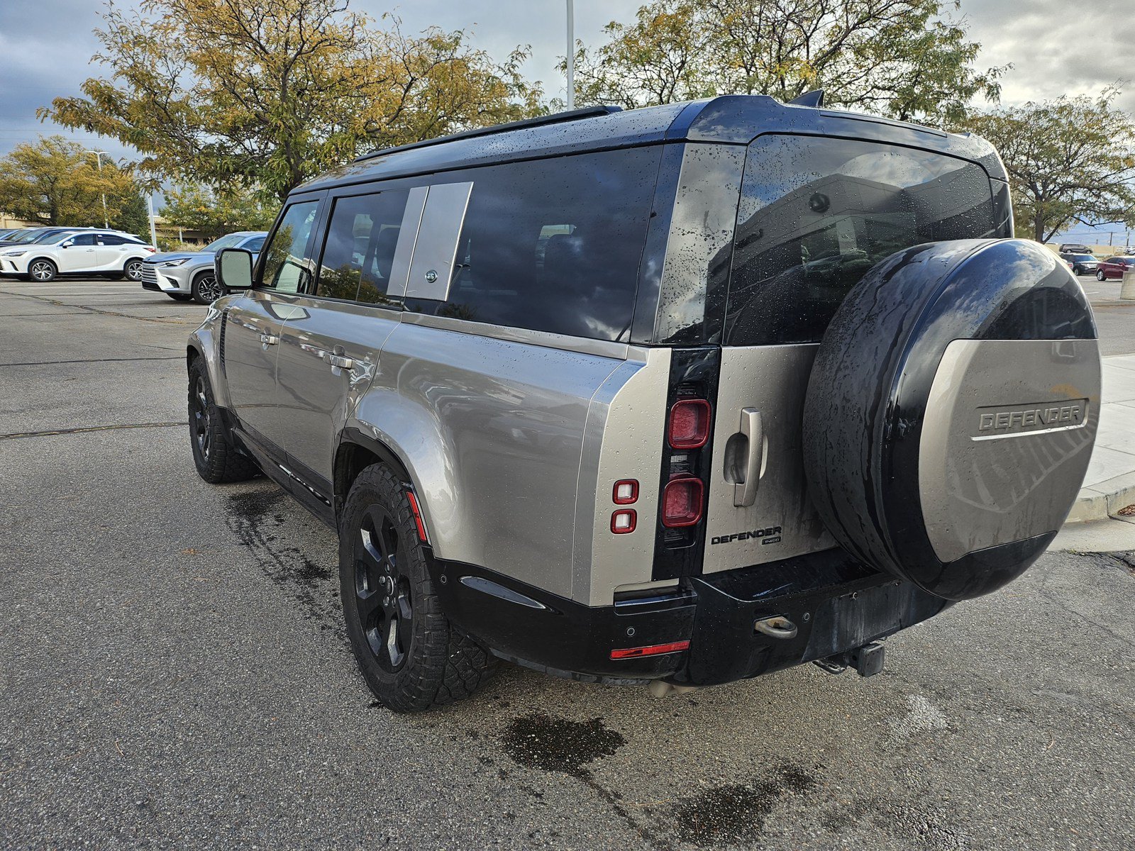 Used 2023 Land Rover Defender 130 X-Dynamic SE AWD/4WD image 8