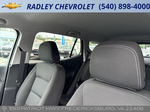 Used 2023 GMC Terrain SLE w/ Driver Convenience Package AWD/4WD image 2