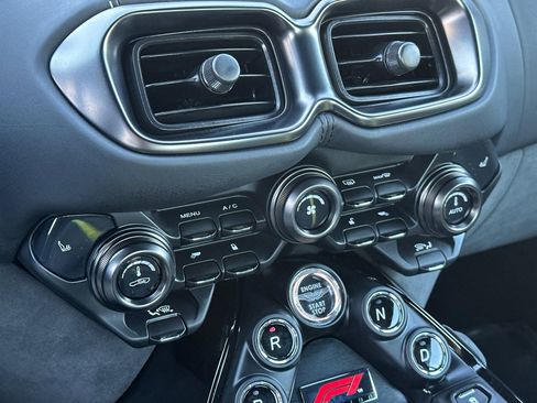 Used 2022 Aston Martin V8 Vantage Coupe image 22