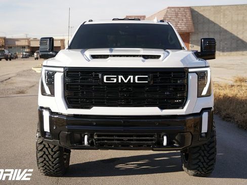 Used 2026 GMC Sierra 2500 AT4X image 5