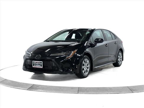 Certified 2022 Toyota Corolla LE image 3