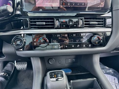 New 2026 Nissan Pathfinder Platinum AWD/4WD image 14