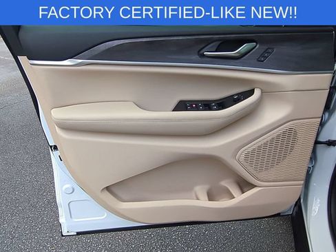 Certified 2025 Jeep Grand Cherokee Limited w/ Luxury Tech Group II RWD image 12
