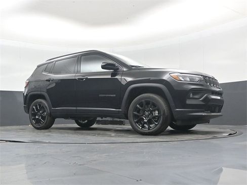New 2026 Jeep Compass Latitude image 38