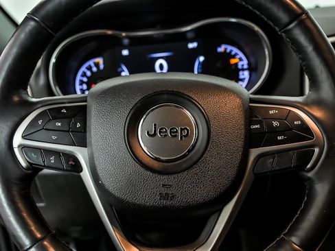 Used 2018 Jeep Grand Cherokee Limited AWD/4WD image 18