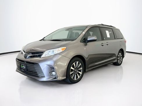 Used 2019 Toyota Sienna XLE w/ XLE Navigation Package AWD/4WD image 3