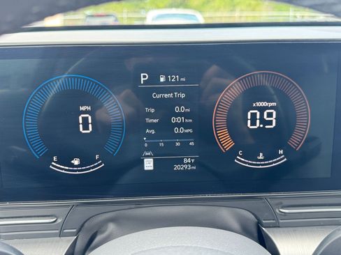 Used 2025 Hyundai Kona SEL FWD image 40