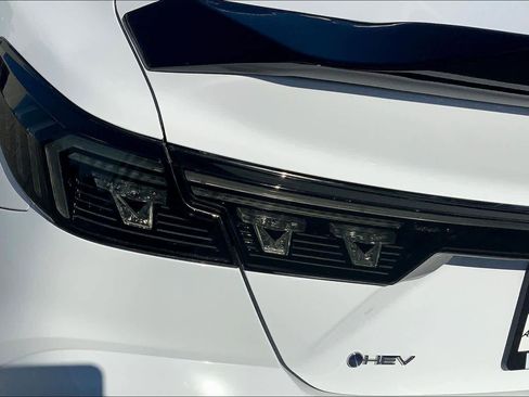 Used 2025 Toyota Camry SE image 28