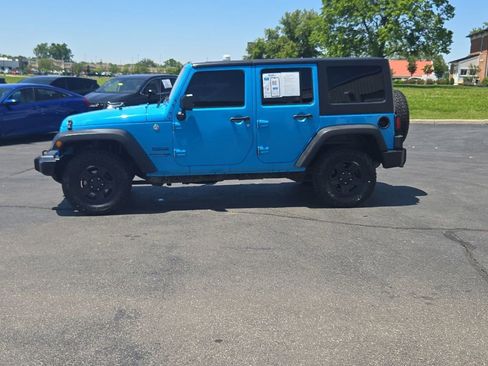 Used 2018 Jeep Wrangler Unlimited Sport w/ Connectivity Group AWD/4WD image 4