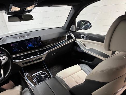 Used 2023 BMW X7 xDrive40i w/ Executive Package image 37